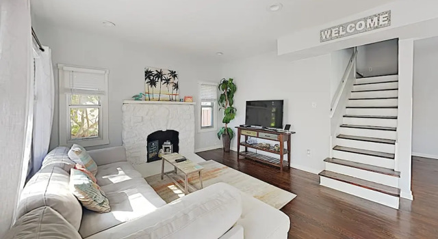Upscale Coastal - Pool, Patio, Walk To Dining 3 Bedroom Home