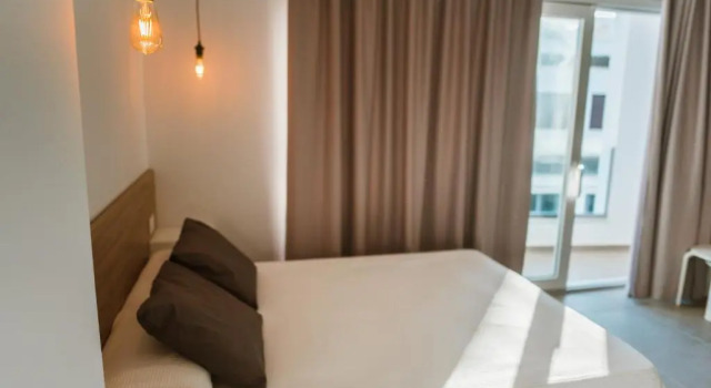 Студия с балконом Apartamentos ZHR 1