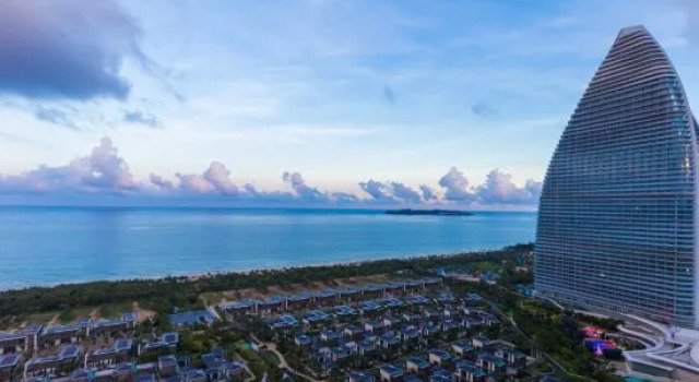 Tropical Splendor! Ocean View w/Wraparound Lanai, Kitchen, Free Holiday Apartment