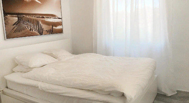 2056 - Apt with terrace sea view