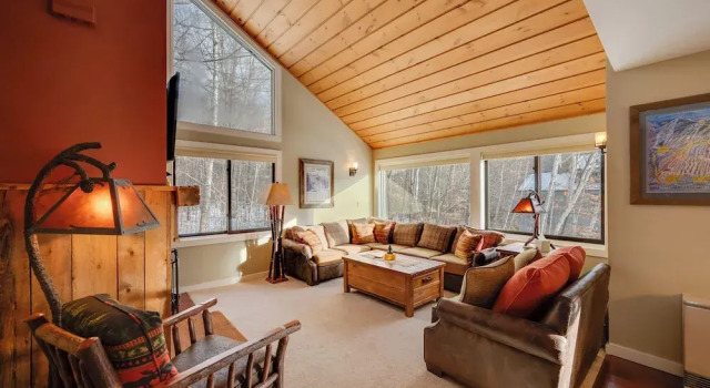 Lincoln Condo w/ Balcony & View < 2 Mi to Loon Mtn