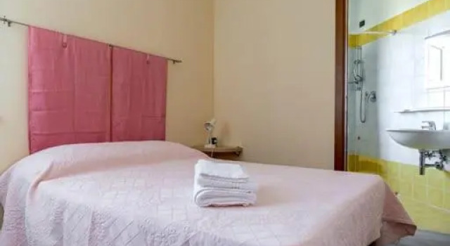 B&b Serena, Book Bed and Breakfast Hoteller i Roncofreddo med parkering, Parkering
