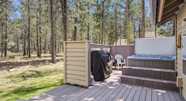 Коттедж 1 Colonial Private Family Vacation Home features Bikes to Explore Sunriver by RedAwning