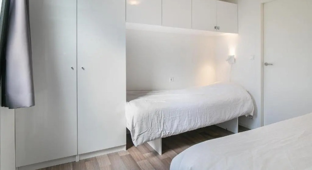 Cube Exclusiv - lakehouse with lakeview, Book Hotel Hoteller i Hulshorst med pool, Swimmingpool