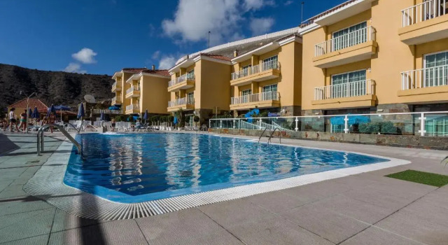 Апартаменты с балконом и с видом на бассейн Villa del Mar