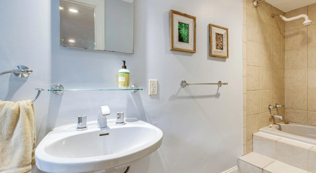 Коттедж с 3 комнатами Hamptons Vacation Rental w/ Saltwater Pool