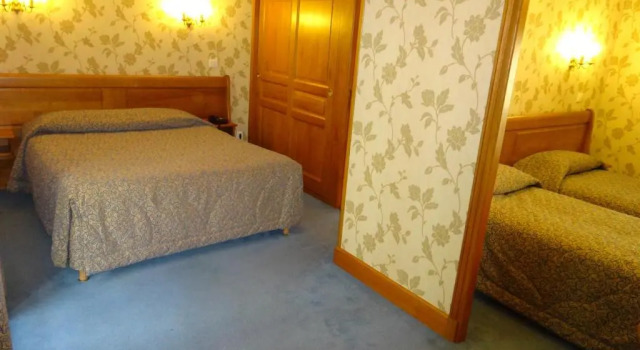 Семейный номер Standard Logis Hotel de La Cloche