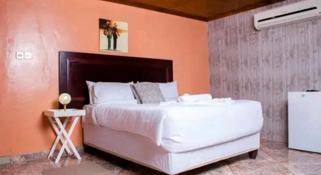 Ngenani guest house, Reserva ahora Hostal o pensión Palapye Distrito Central