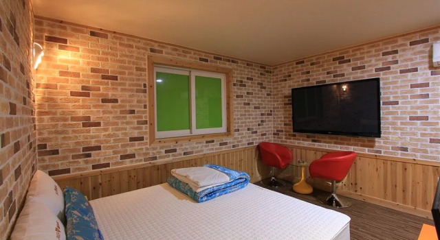 Hotel 369