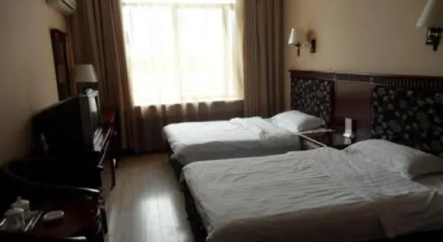 Changbai Mountain International Dong Hot Spring Yingbin Building, Rezerwuj Hotel Hotele 3-gwiazdkowe w Jilin, 3*