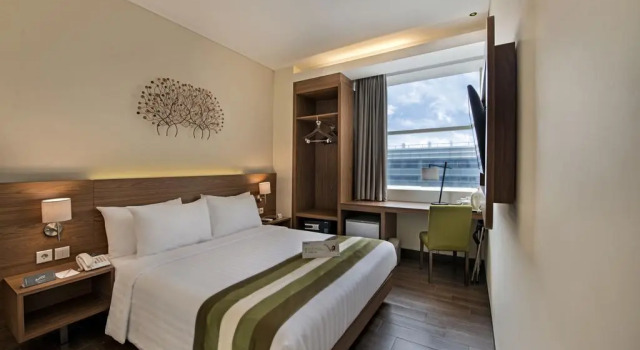 Номер Superior Grand Whiz Poins Simatupang Jakarta