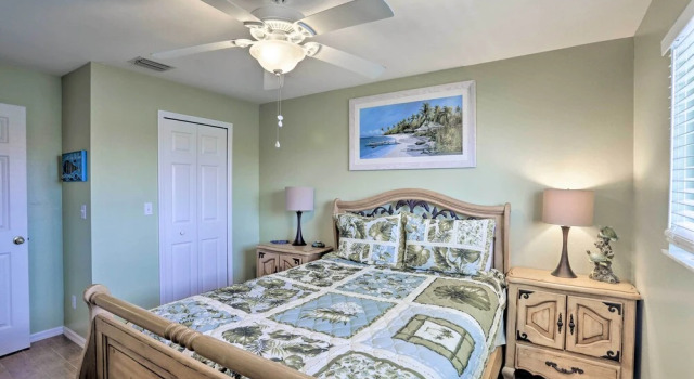Canalfront Cape Coral House w/ Pool & Patio!, Забронировать Дом для отпуска Виллы Кейп-Корал, Вилла