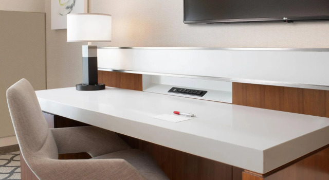 Четырёхместный номер Standard Marriott Dallas Allen Hotel & Convention Center