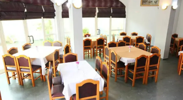 Hotel Grand, Rezerwuj Hotel Hotele w Durres County z parkingiem, Parking