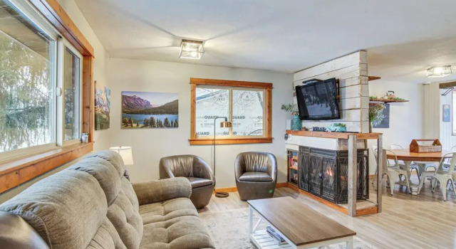 Коттедж 11 Mi to Bozeman: Family Home w/ Movie Room!