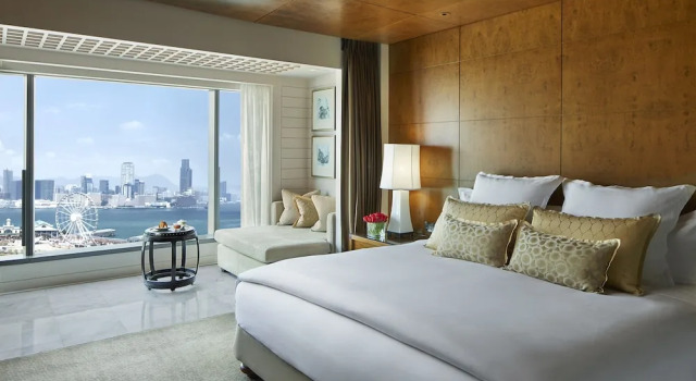 Номер Standard с видом на гавань Mandarin Oriental, Hong Kong