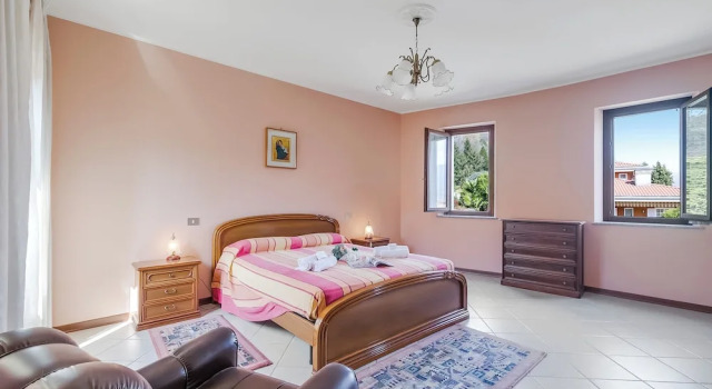 Семейные апартаменты Old Pella 100m to Orta Lake