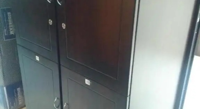 Postel ve společném pokoji skyz hostel