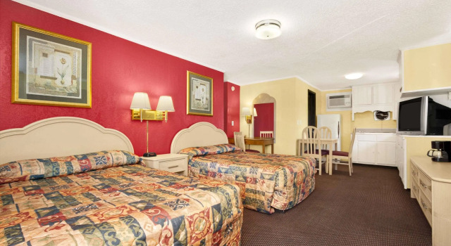 Royal Palace Inn & Suites