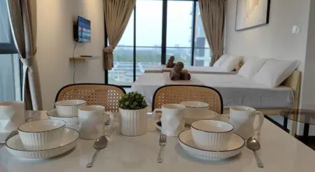 Люкс с балконом Near Airport K Avenue Family Room