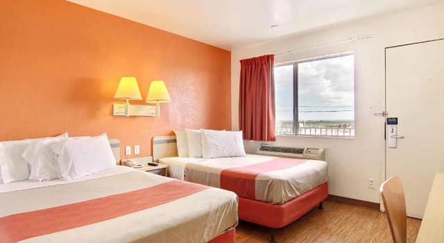 Четырёхместный номер Deluxe Motel 6-Fort Stockton, TX