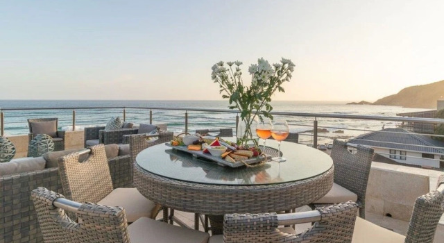 Charming Room in a Seafront Villa With its own Kitchen and Lounge, Забронировать Вилла Коттеджи Херолдс-Бэй, Коттедж
