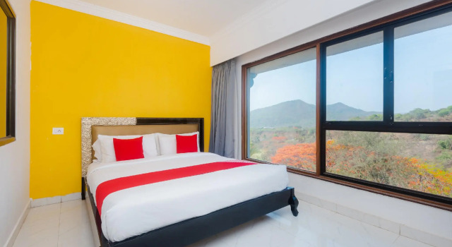 OYO Townhouse 808 Royal Palms Shared Serviced Apartment