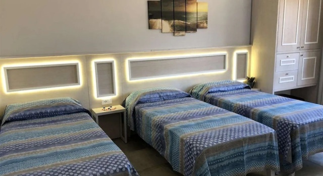 Standard Dreier Zimmer mit Balkon B&B Holiday Tropea