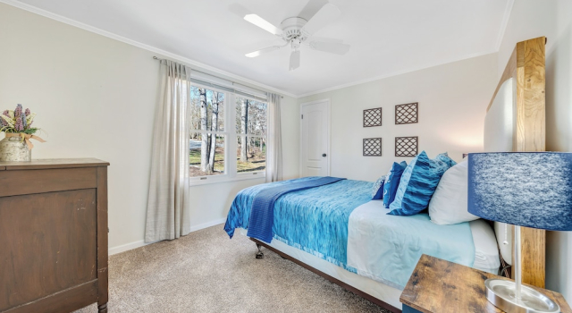 Коттедж Lake Point Retreat - Lakefront Home With Hot Tub, Fire pit & Game Room
