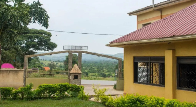 Pals Panache Splendors, Reservar Hotel Lyantonde Southern Uganda