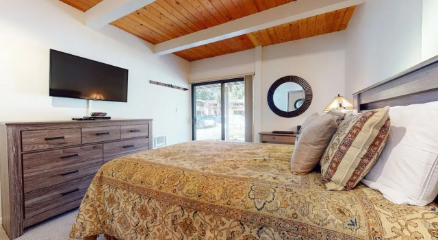 Villa De Los Pinos - Year-round Activities, Nearby Shopping & Restaurants