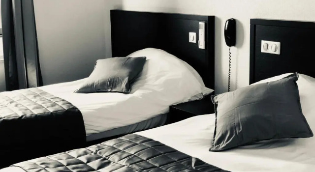 Трёхместный номер Standard Logis Hôtel-Restaurant Au Vieux Morvan, au cœur de la Bourgogne, Piscine & Spa, Hôtel Climatisé