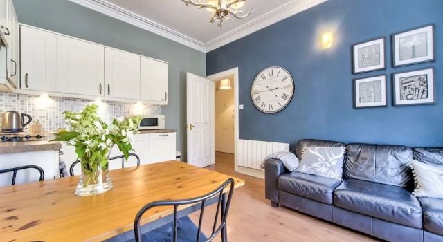 Beautiful, Historic Georgian 4 bed house: Heart of the City, Забронировать Отель Эдинбург Midlothian, рядом с Камера обскура и мир иллюзий