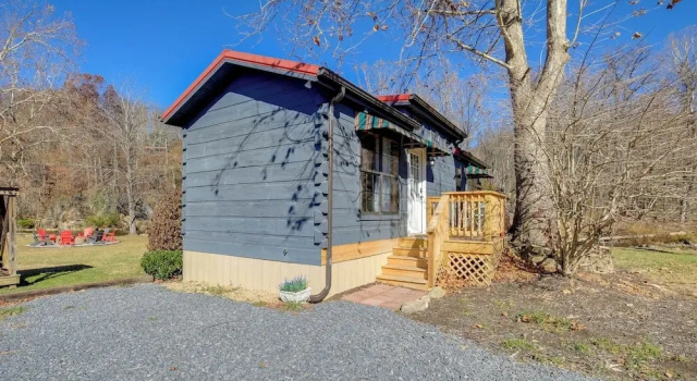 Коттедж Steps to Virginia Creeper Trail: Creekside Retreat