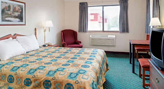Двухместный номер Standard Super 8 by Wyndham Omaha Eppley Airport/Carter Lake