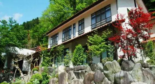 Izumiya, Buchen Sie Hotel Maniwa Okayama