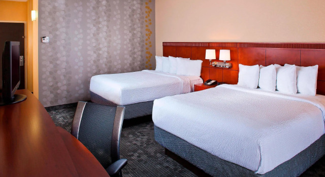 Четырёхместный номер Standard Courtyard by Marriott Charlottesville