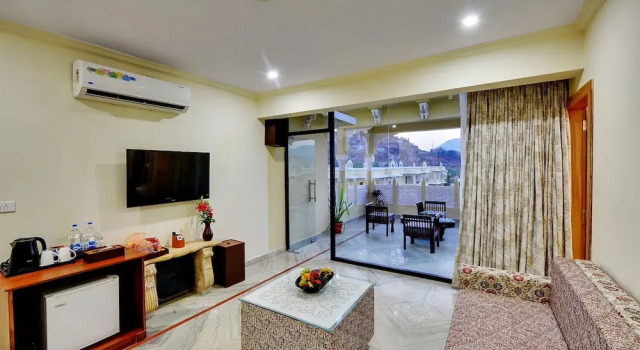 Полулюкс Padmini Bagh Resort