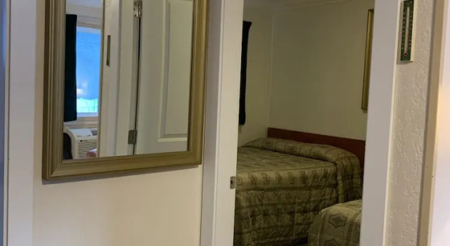 Трёхместный семейный люкс Evening Star Motel