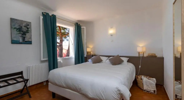 Одноместный номер Standard с видом на бассейн Hôtel Les Lentisques