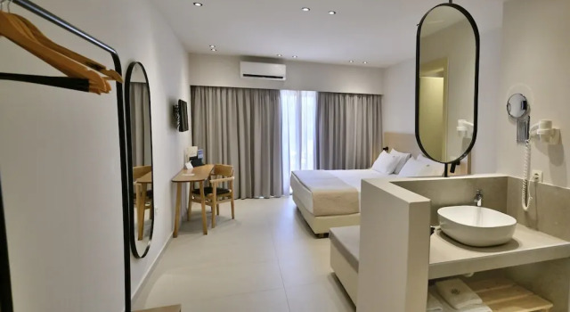Двухместный номер Standard с балконом и с видом на сад Aphrodite Beach