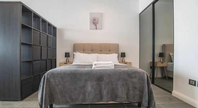Home With Convenient Location! Close to Train&cbd