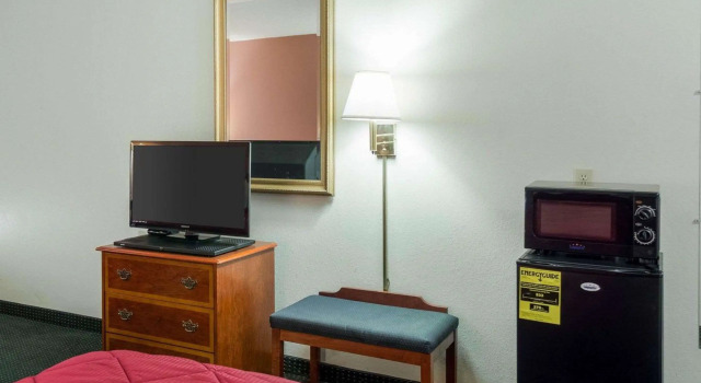 Четырёхместный номер Standard Econo Lodge Yazoo City