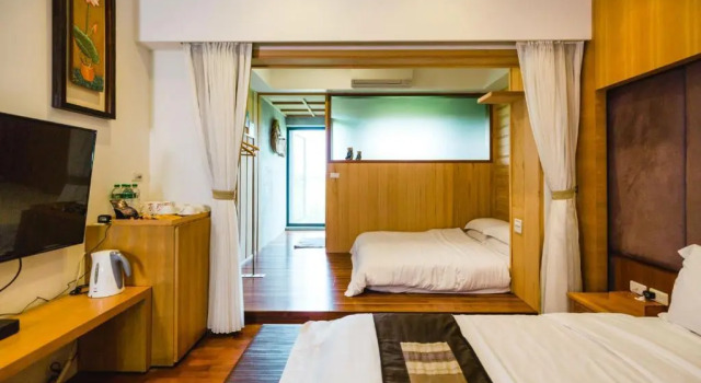 Deluxe cvadruplă cameră Serene Gray B&B