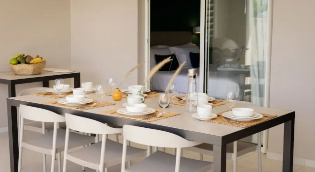 Семейная вилла с 4 комнатами с видом на море Eden Roc Villas