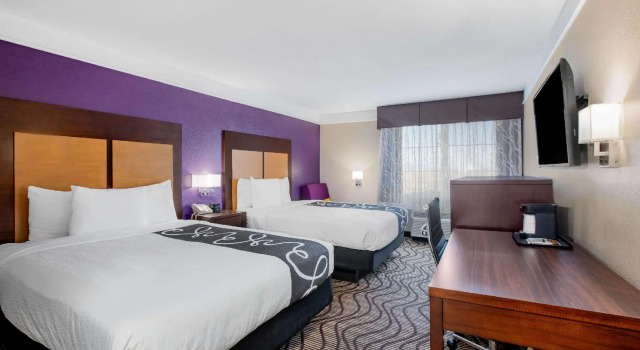 Четырёхместный номер Standard La Quinta by Wyndham Hesperia Victorville