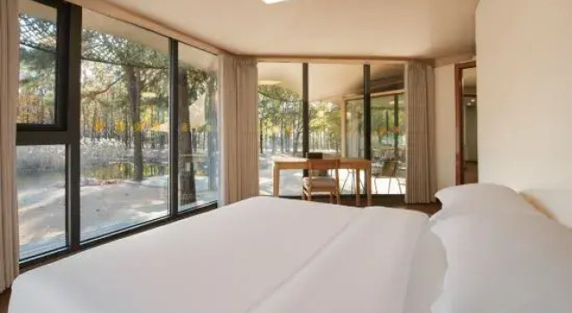 Тент с 2 комнатами с видом на озеро Donghai Forest Hot Spring Resort