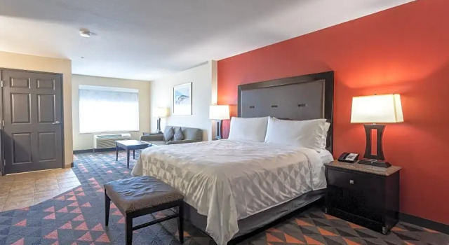 Семейный номер Deluxe Holiday Inn Oceanside Marina Camp Pendleton by IHG