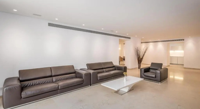 Spectacular 375 SQM at Mamilla Mall - 4 bedroom, Varaa Hotelli Jerusalem Jerusalem District