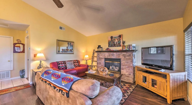 Коттедж c 1 комнатой с балконом Ruidoso Cabin w/ Hot Tub & Mtn Views!